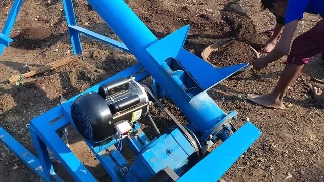 Screw conveyor built by Anand Organics